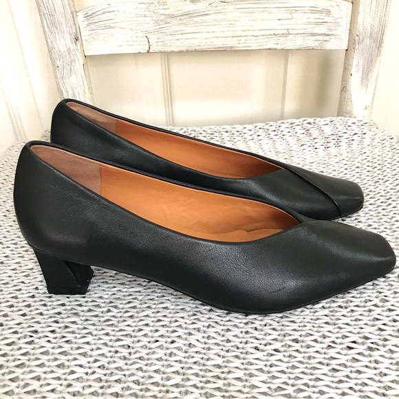 NWOT Rim Rim Leather Pumps Black - Picture 4 of 16